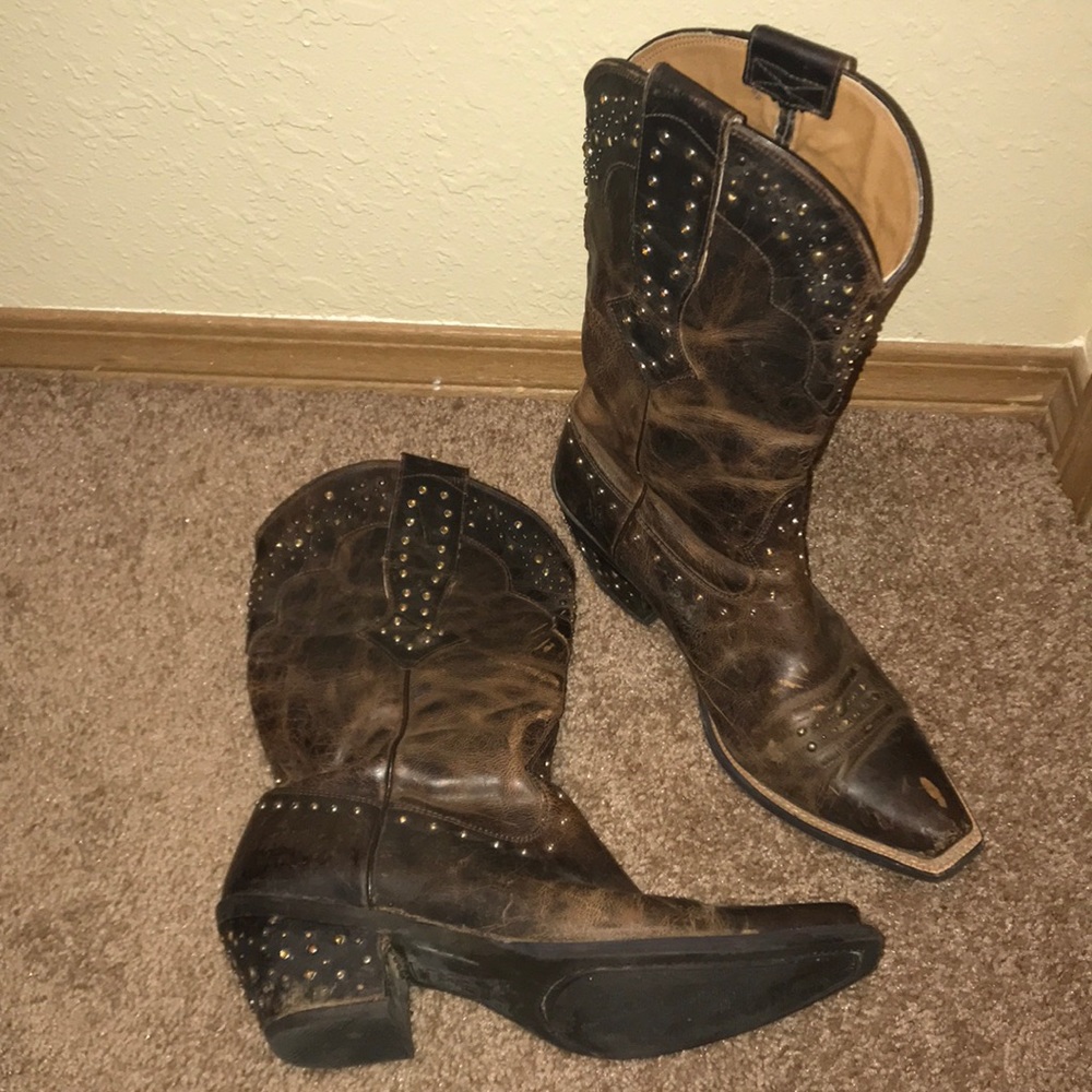 ARIAT cowboy boots